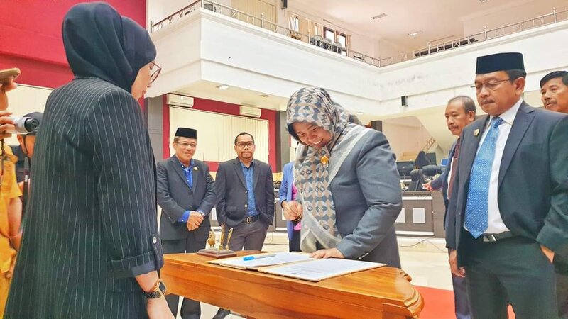 Bupati Yaumil Serahkan Ranperda Pertanggungjawaban APBD Pasangkayu 2022