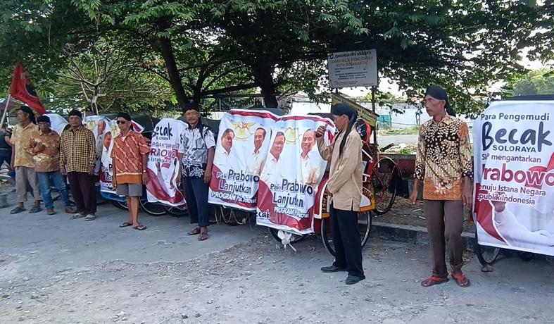 title 8 Tukang Becak di Solo Sambangi Petilasan Joko Tingkir, Doakan Prabowo Jadi Presiden 8 Tukang Becak di Solo Sambangi Petilasan Joko Tingkir, Doakan Prabowo Jadi Presiden