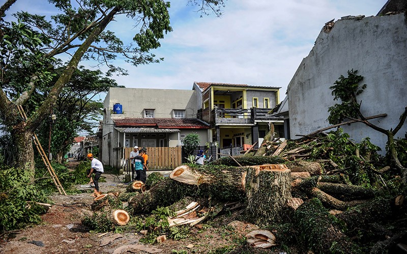 Angin Puting Beliung Terjang Baleendah, 141 Rumah Rusak - Bagian 2