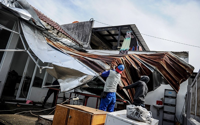 Angin Puting Beliung Terjang Baleendah, 141 Rumah Rusak - Bagian 1