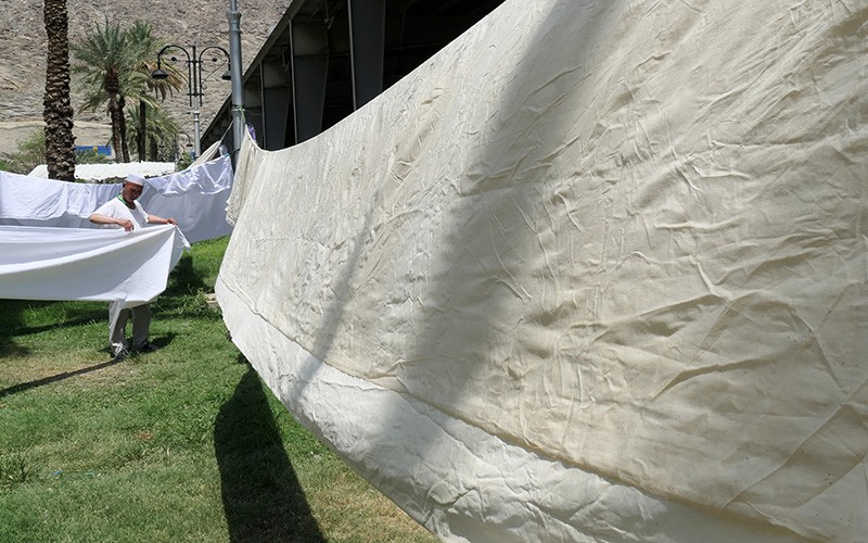 Begini Tradisi Jemaah Haji Asal China, Mencuci Kain Kafan dengan Air Zamzam - Bagian 1