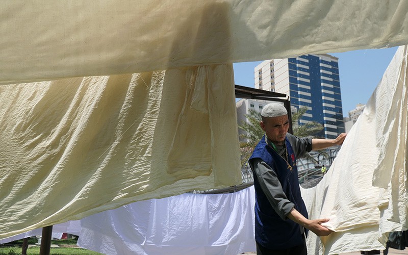 Begini Tradisi Jemaah Haji Asal China, Mencuci Kain Kafan dengan Air Zamzam - Bagian 2