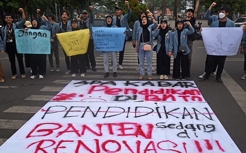 Mahasiswa Unjuk Rasa Tuntut Perbaikan Pendidikan dan Sekolah Rusak di Banten - Bagian 1