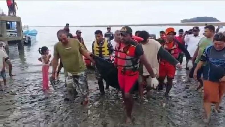title Nelayan di Pulau Morotai Ditemukan Tewas Mengapung, Keluarga Menangis Histeris Nelayan di Pulau Morotai Ditemukan Tewas Mengapung, Keluarga Menangis Histeris