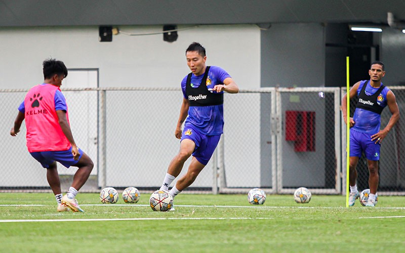 Pemain Persik Kediri Ikuti Pemusatan Latihan di Lapangan B Senayan - Bagian 2