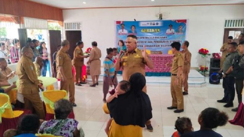 Dukung Penanganan Stunting, Paulus Waterpauw Angkat 20 Anak Asuh di Manokwari Selatan