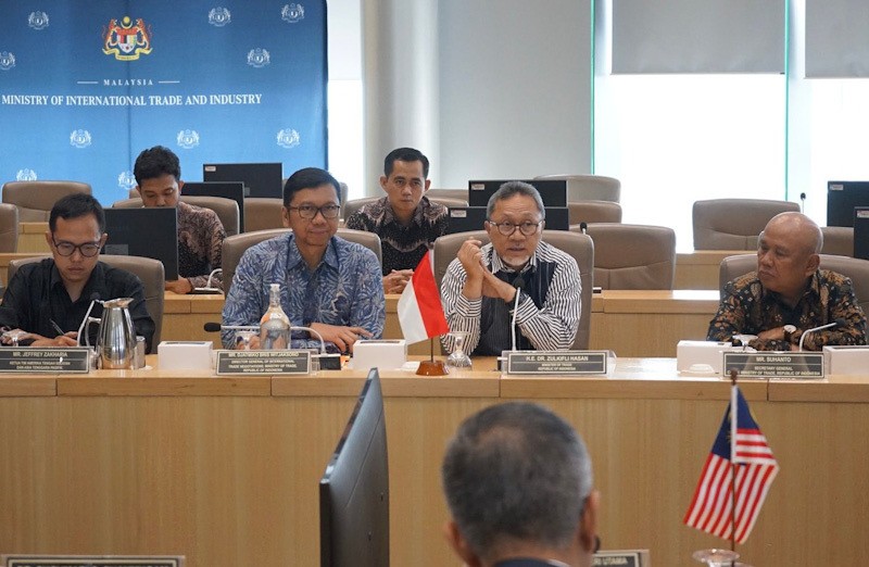 Mendag Zulhas dan Menteri Malaysia Bahas Rencana Kerja Sama Perdagangan Perbatasan - Bagian 1