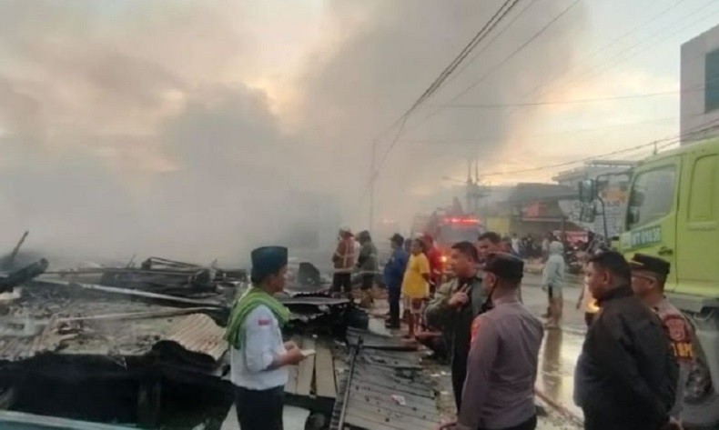 Kebakaran di Malinau Ludeskan 11 Ruko, 1 Orang Luka Bakar