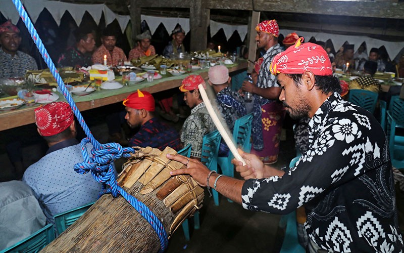 Ritual Adat Orom Sasadu Suku Sahu Halmahera Barat - Bagian 2