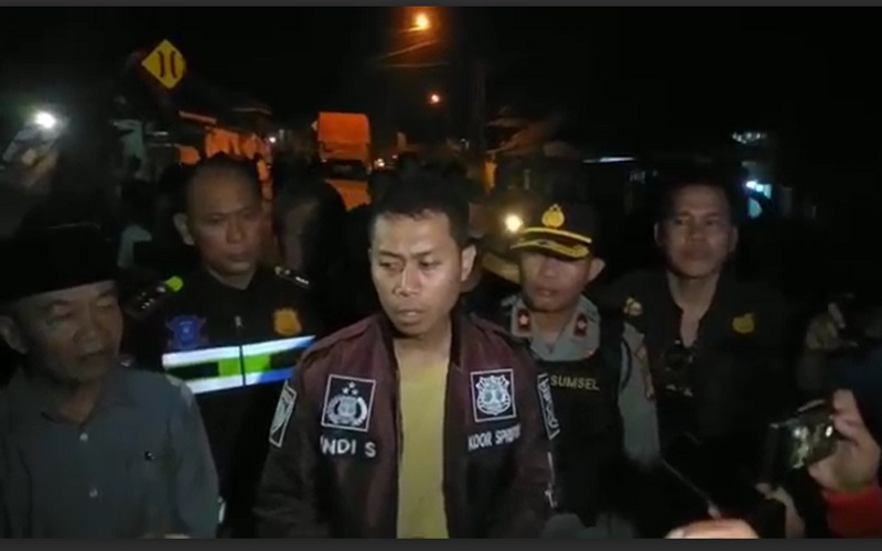 Tronton Batu Bara Tabrak 2 Motor di Muara Enim, 1 Pemuda Tewas