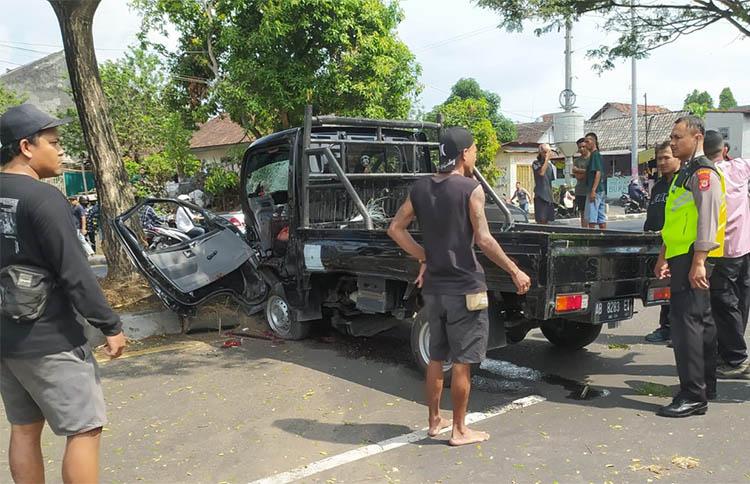 Pikap Tabrak Pembatas Jalan di Ringroad Selatan Jogja, Pengemudi Tewas 2 Penumpang Terluka