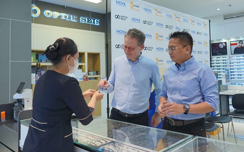 Lensa Kacamata Ini Mampu Merawat Mata Sejak Dini - Bagian 2