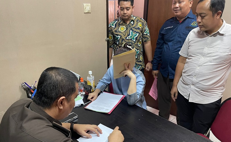 Perempuan Cantik Buron Penipuan Rp42 Miliar di Surabaya Ditangkap 