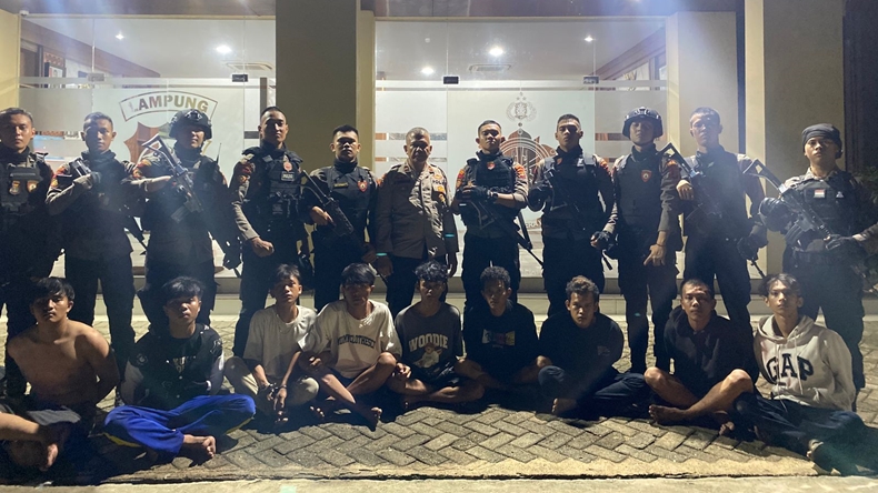 Berniat Tawuran, 9 Anggota Geng Motor Bersenjata Tajam Ditangkap Polisi
