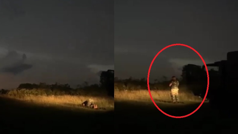 Viral Prajurit TNI Sholat dengan Cahaya Lampu Mobil saat Bertugas