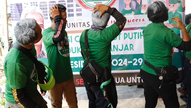 Unik, 300 Driver Ojol di Bekasi Putihkan Rambut sebagai Dukungan untuk Ganjar Pranowo