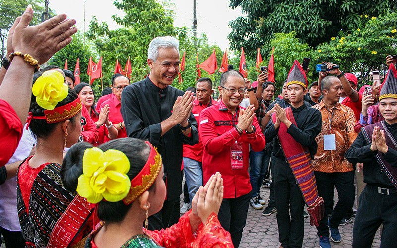Ganjar Pranowo Ajak Relawan Gunakan Bahasa Positif saat Kampanye - Bagian 1