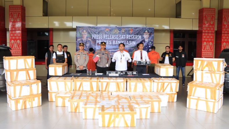 title Tim Gabungan Gagalkan Penyelundupan Baby Lobster di Perairan Banyuasin, 6 Orang Ditangkap Tim Gabungan Gagalkan Penyelundupan Baby Lobster di Perairan Banyuasin, 6 Orang Ditangkap