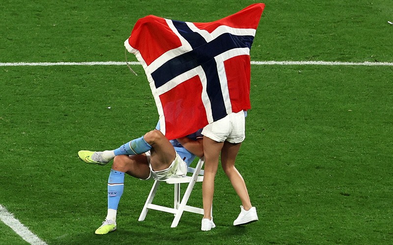 Intip Pacar Erling Haaland Isabel Johansen Nempel Sang Kekasih - Bagian 2