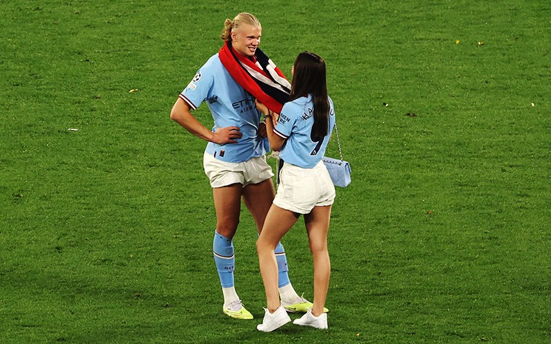Intip Pacar Erling Haaland Isabel Johansen Nempel Sang Kekasih - Bagian 4