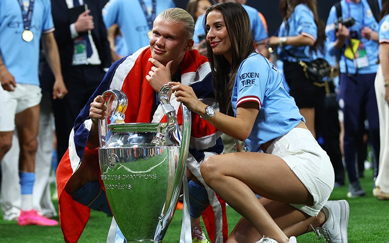 Intip Pacar Erling Haaland Isabel Johansen Nempel Sang Kekasih - Bagian 3