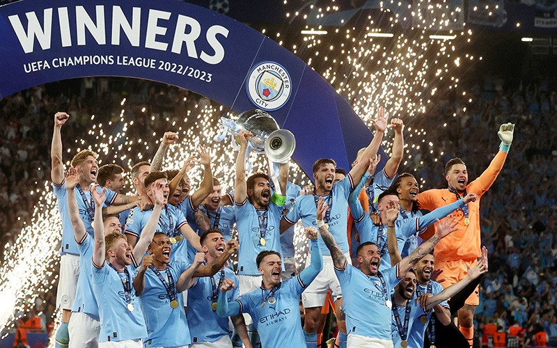 Selebrasi Pemain Manchester City Angkat Trofi Liga Champions 2022/2023 - Bagian 1