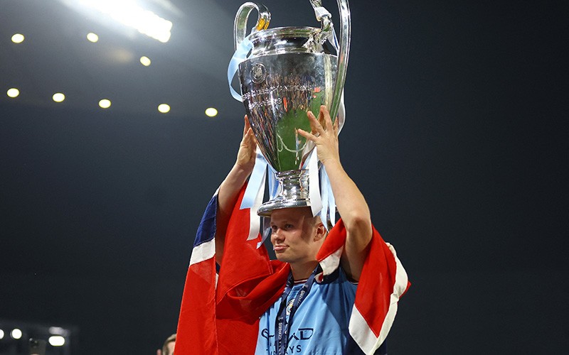 Selebrasi Pemain Manchester City Angkat Trofi Liga Champions 2022/2023 - Bagian 5