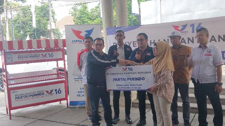 Partai Perindo Bagikan Gerobak Gratis Ke 4 Pedagang Di Dki Jakarta 2847