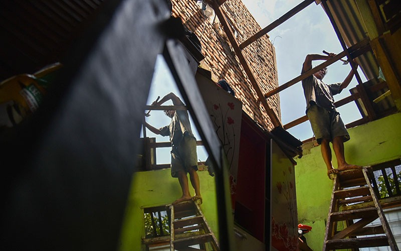 Angin Puting Beliung Hancurkan 128 Rumah di Kota Medan - Bagian 1