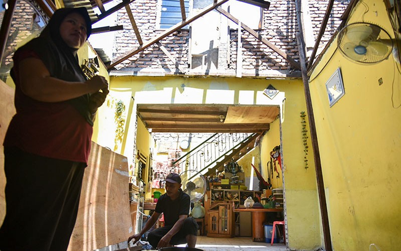 Angin Puting Beliung Hancurkan 128 Rumah di Kota Medan - Bagian 2