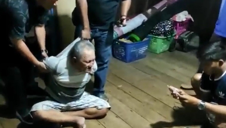 title Kakek 62 Tahun di Sambas Jadi Bandar Sabu, Mengaku Butuh Biaya Hidup Kakek 62 Tahun di Sambas Jadi Bandar Sabu, Mengaku Butuh Biaya Hidup