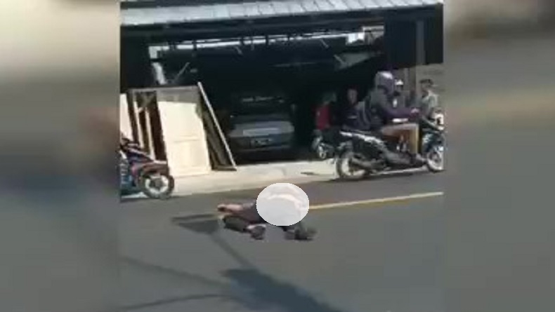 Kecelakaan di Sumedang Hari Ini, Pemotor Tewas Terkapar usai Terlindas Truk