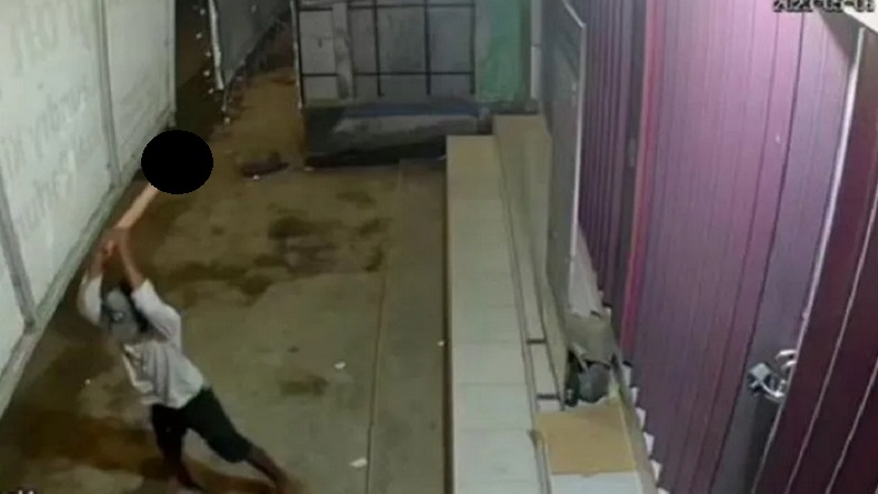 title Aksi Sadis Pria Bunuh Anjing di Mataram, Warga Bisa Tangkap Pelaku Dapat Hadiah Rp15 Juta Aksi Sadis Pria Bunuh Anjing di Mataram, Warga Bisa Tangkap Pelaku Dapat Hadiah Rp15 Juta
