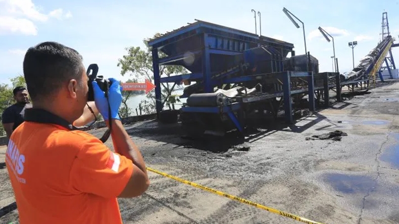 Alat Pengangkut Batu Bara di Pelabuhan Jetty Meulaboh Terbakar, Polisi Turun Tangan