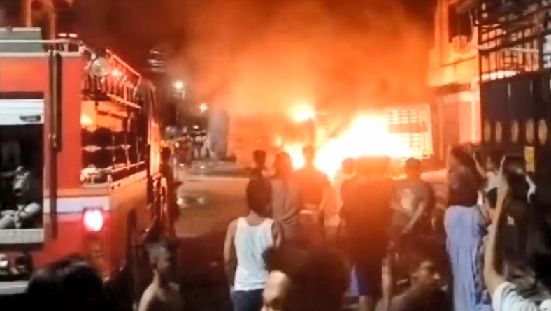 Ngamuk Tak Diberi Uang, Preman di Makassar Bakar 2 Truk Ekspedisi dan Minibus