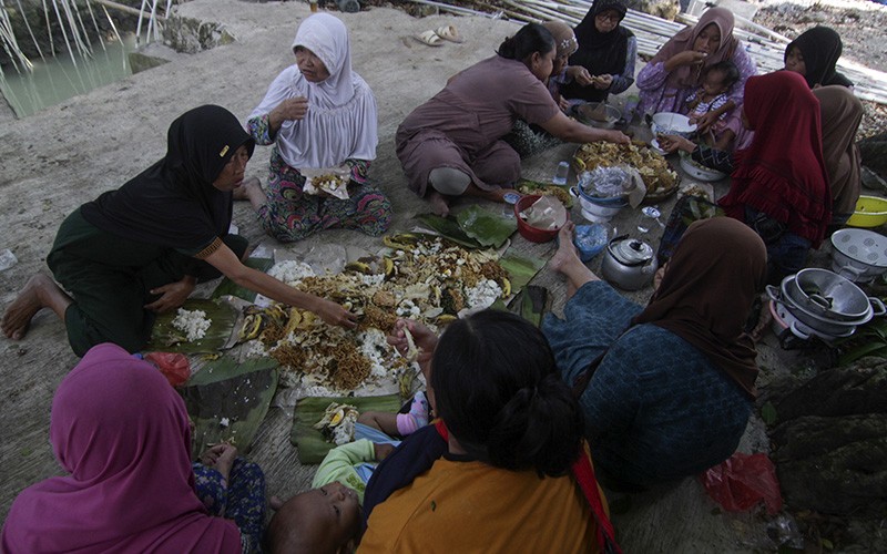 Potret Tradisi Sedekah Bumi dan Tarian Tayub di Petilasan Sunan Kalijaga - Bagian 3