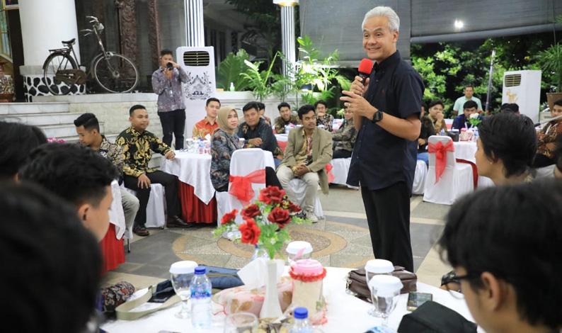 Ganjar Diskusi dengan Mahasiswa di Rumah Dinas, Cerita Awal Mula Terjun ke Dunia Politik