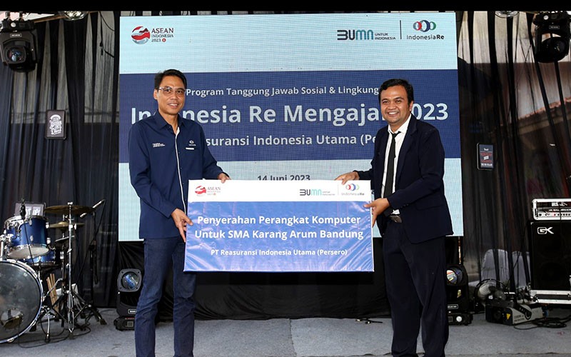 Indonesia Re Berikan Bantuan Komputer dan Edukasi Siswa SMA Pentingnya Berasuransi - Bagian 2