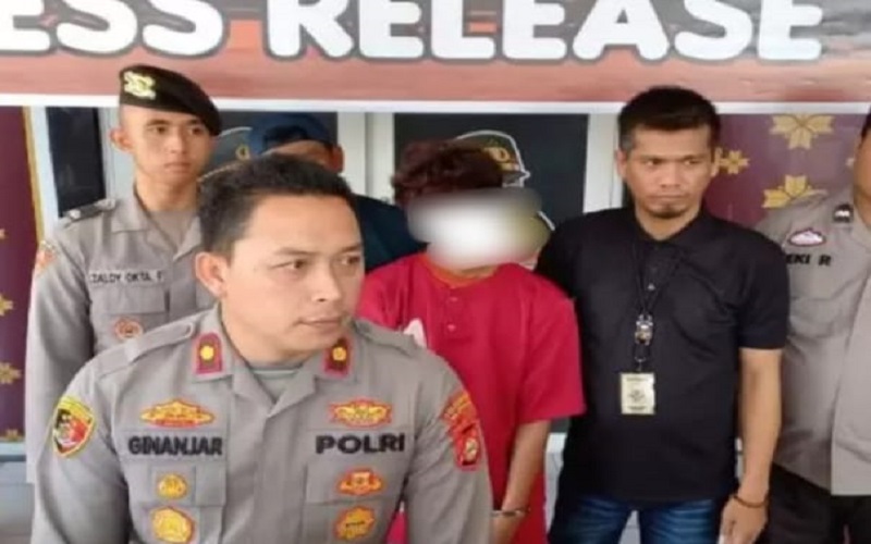 title Tak Terima Punya Ayah Tiri, Remaja di Palembang Coba Bunuh Ibu Kandung Tak Terima Punya Ayah Tiri, Remaja di Palembang Coba Bunuh Ibu Kandung