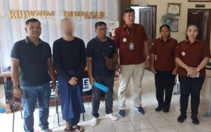 Nasib Bule AS Rusak Mobil Polisi, Kini Ditahan di Rudenim Denpasar