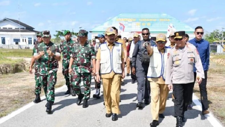 title 2 Menteri Jokowi Kunjungi Wilayah Perbatasan di Maluku, Didampingi Pangdam Pattimura 2 Menteri Jokowi Kunjungi Wilayah Perbatasan di Maluku, Didampingi Pangdam Pattimura
