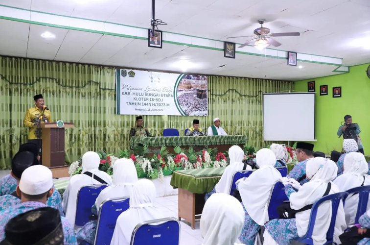 PJ Bupati HSU Lepas 35 Calon Haji Gelombang Kedua