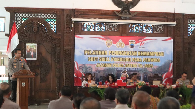 title Ratusan Perwira Polisi Ikuti Pelatihan Soft Skill Psikologi di Pemalang Ratusan Perwira Polisi Ikuti Pelatihan Soft Skill Psikologi di Pemalang