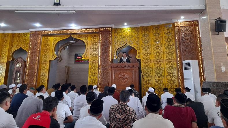Jadi Khatib Sholat Jumat di Masjid Baitul Izzah, TGB Ingatkan Jemaah Syukuri Nikmat Allah