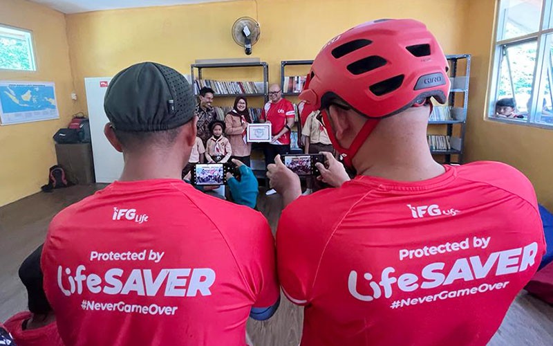 IFG Life bersama JMTB Revitalisasi Perpustakaan di SDN Singajaya 06 Bogor - Bagian 3