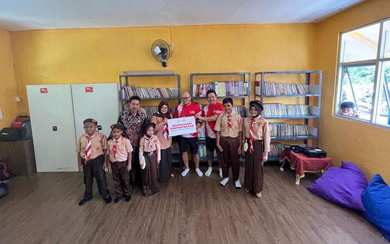 IFG Life bersama JMTB Revitalisasi Perpustakaan di SDN Singajaya 06 Bogor - Bagian 2