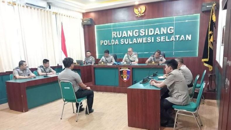 title Briptu HA yang Ditangkap Bawa Sabu 2 Kg di Pelabuhan Parepare Dipecat dari Polri Briptu HA yang Ditangkap Bawa Sabu 2 Kg di Pelabuhan Parepare Dipecat dari Polri