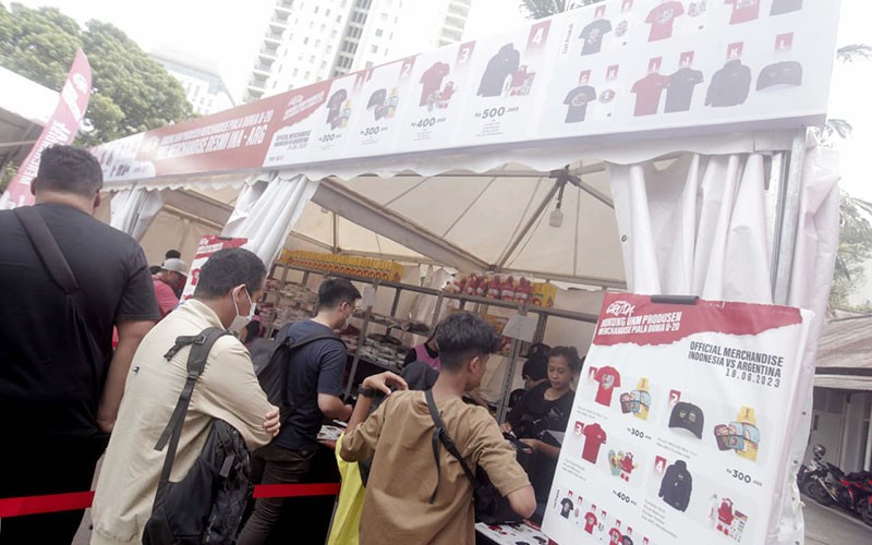 Suasana Penukaran Tiket FIFA Matchday Timnas Indonesia vs Argentina Minggu Siang - Bagian 4