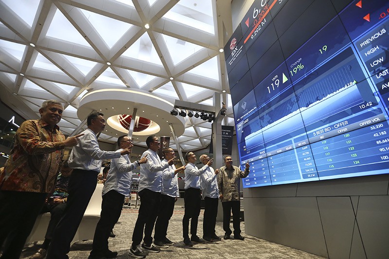 Resmi Melantai di BEI, VKTR Jadi Perusahaan EV Heavy Mobility Publik Pertama di Indonesia - Bagian 1