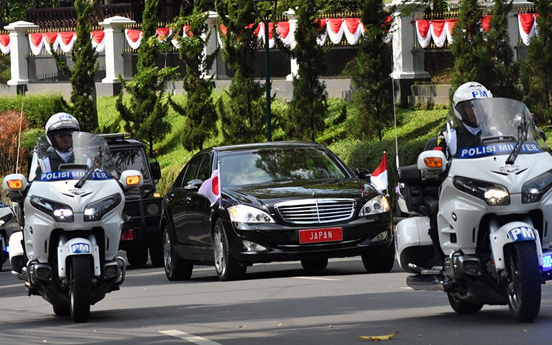 Iring-iringan Kendaraan Bawa Kaisar Jepang Naruhito Menuju Istana Bogor - Bagian 1